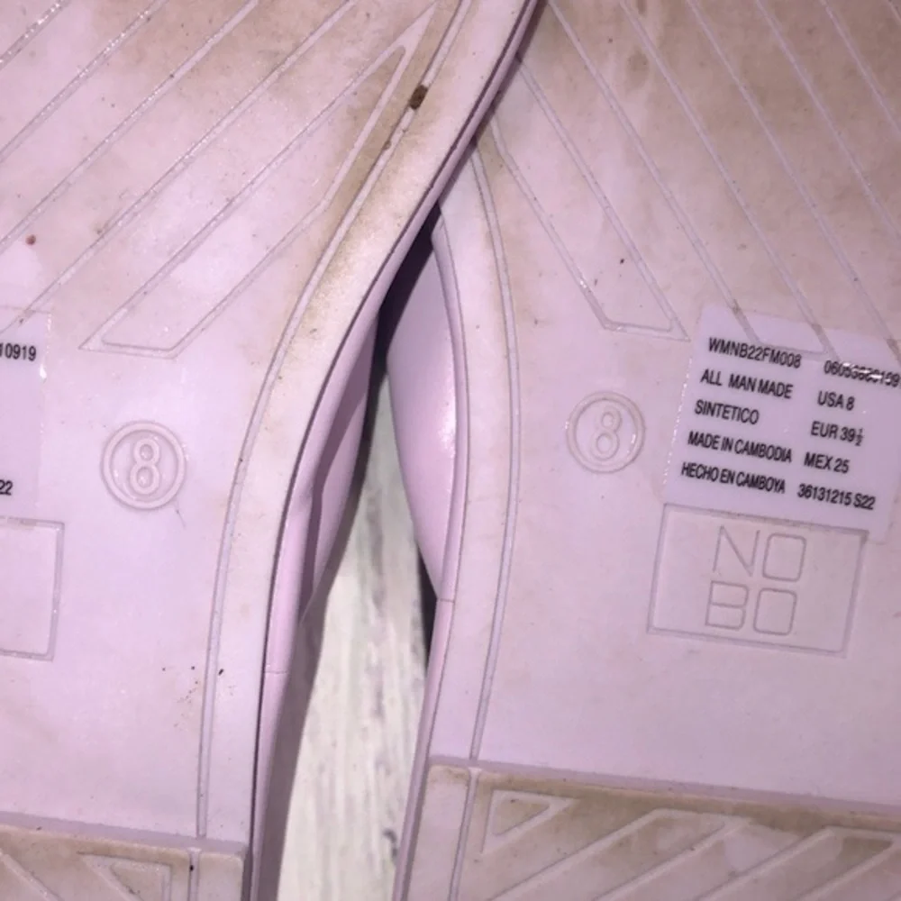 No Boundaries lavender flip flops size 8